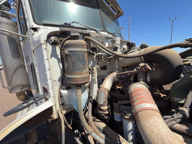 2003-peterbilt-330-image-23