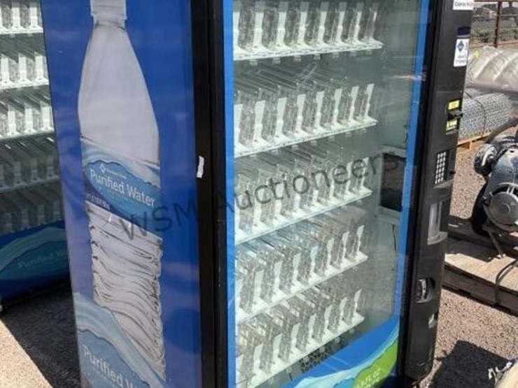 crane-beverage-vending-machine-image-4