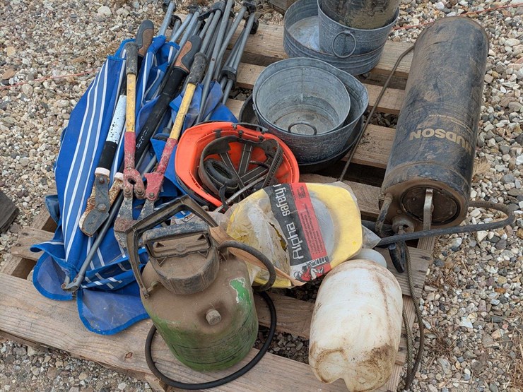lawn-chairs/sprayers/helmets/outdoor-pans-image-1