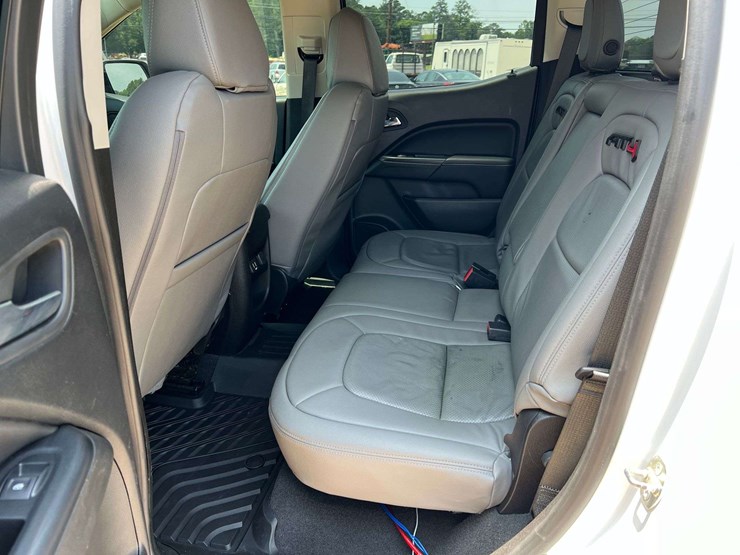 2019-gmc-canyon-image-16