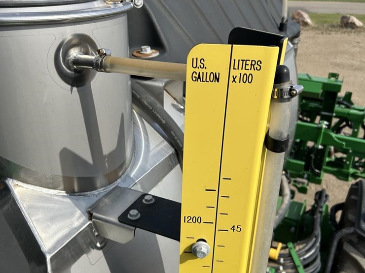 2020-john-deere-r4045-image-51