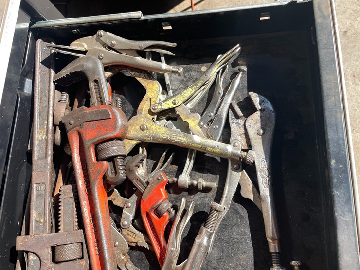 #1828-•-wrenches-and-vise-grip-pliers-image-2