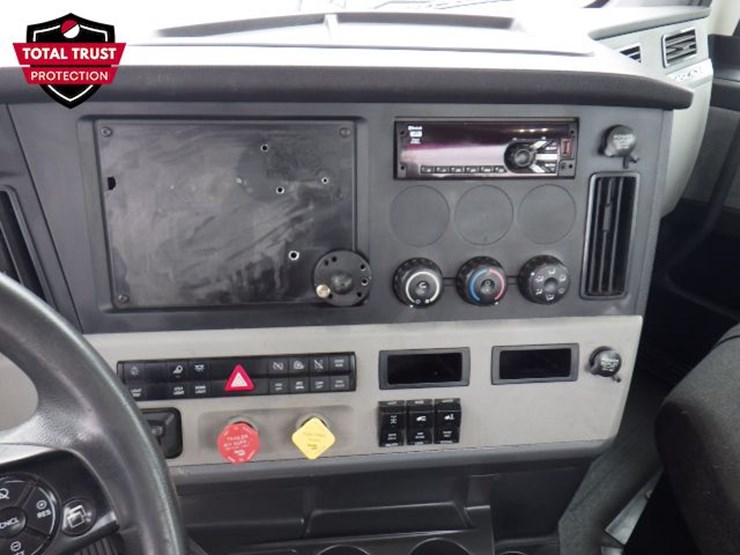 2019-freightliner-cascadia-126-image-16