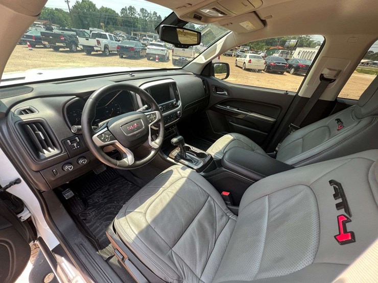 2019-gmc-canyon-image-11