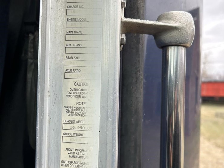 1999-kenworth-t600-image-13