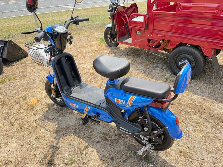 #592-•-electric-scooter-image-4