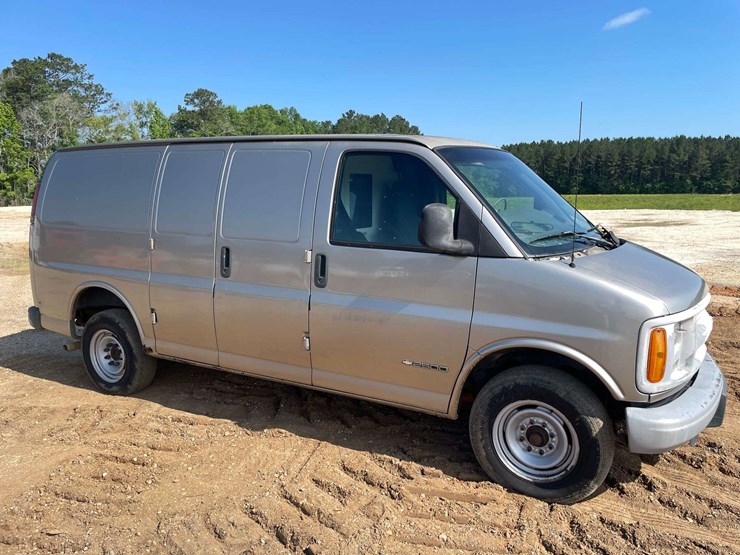 2002-chevrolet-express-2500-image-4