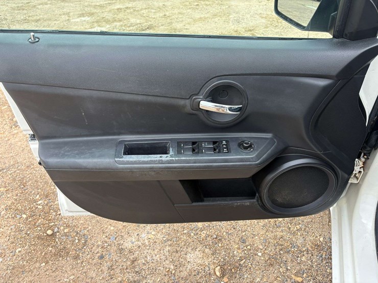 2010-dodge-avenger-4-door-sedan-(92,998-miles)-image-11