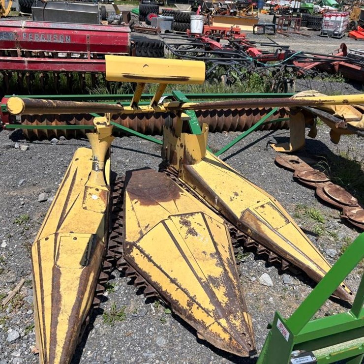 NEW HOLLAND 824