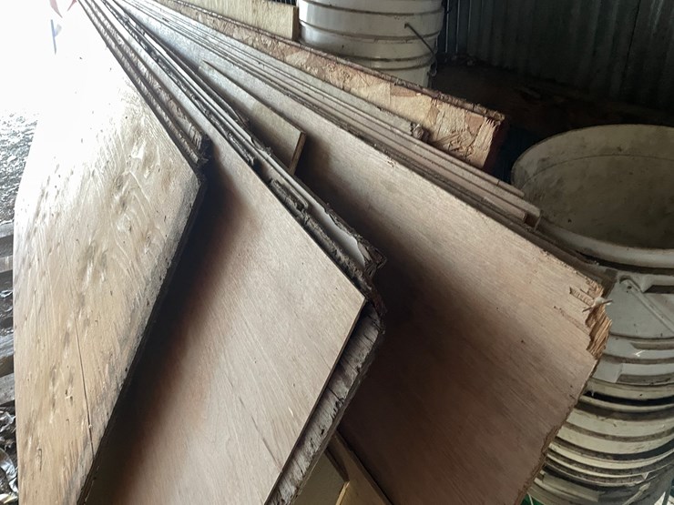 #1892-•-sheets-of-plywood-and-usb-and-5-gallon-buckets-image-6