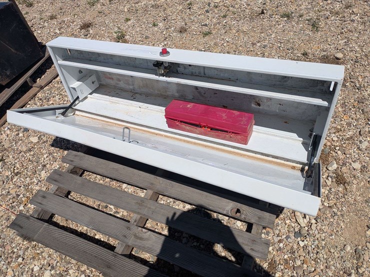 weather-guard-truck-toolbox-+-emergency-triangles-image-5