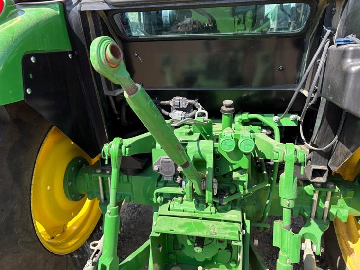 2024-john-deere-5060e-image-19