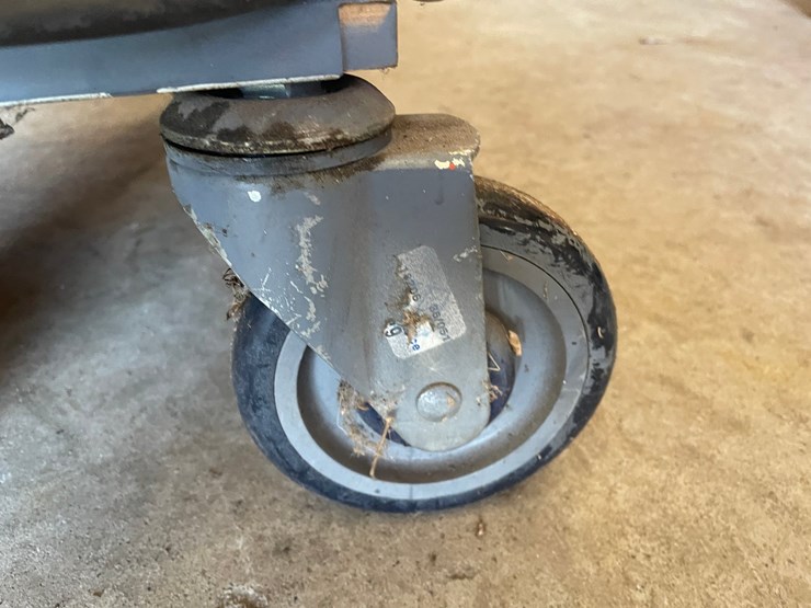 #1815-•-hobart-handler-130-wire-feed-welder-on-cart-image-13