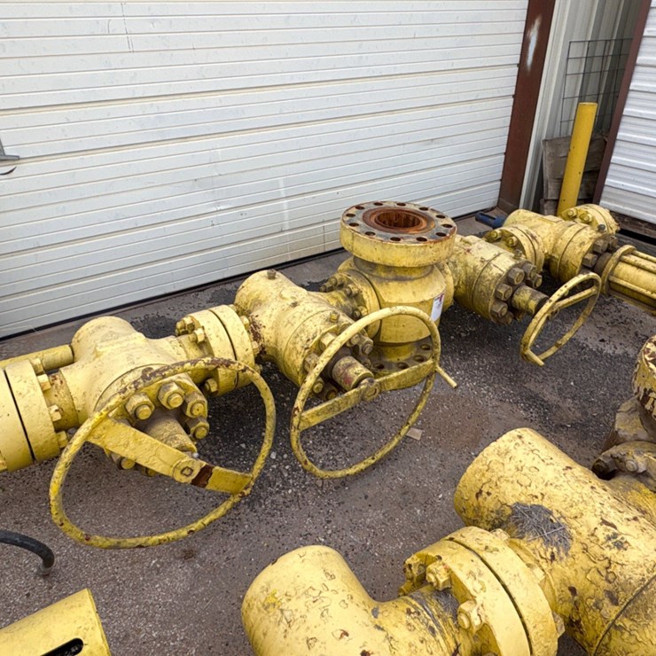 7-1/16” x 4” fluid cross w/ (4) 4” 10k gate valves