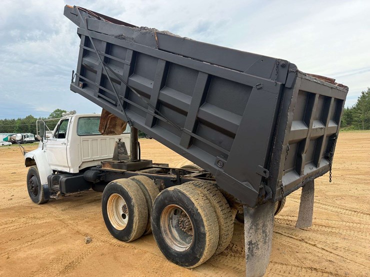 1990-ford-f900-image-4