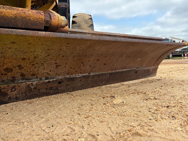 caterpillar-120-image-56