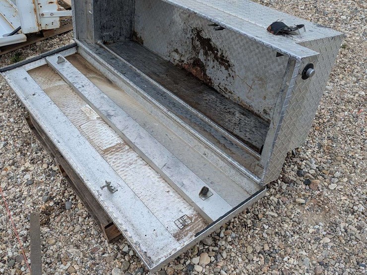 used-aluminum-truck-tool-box-image-5