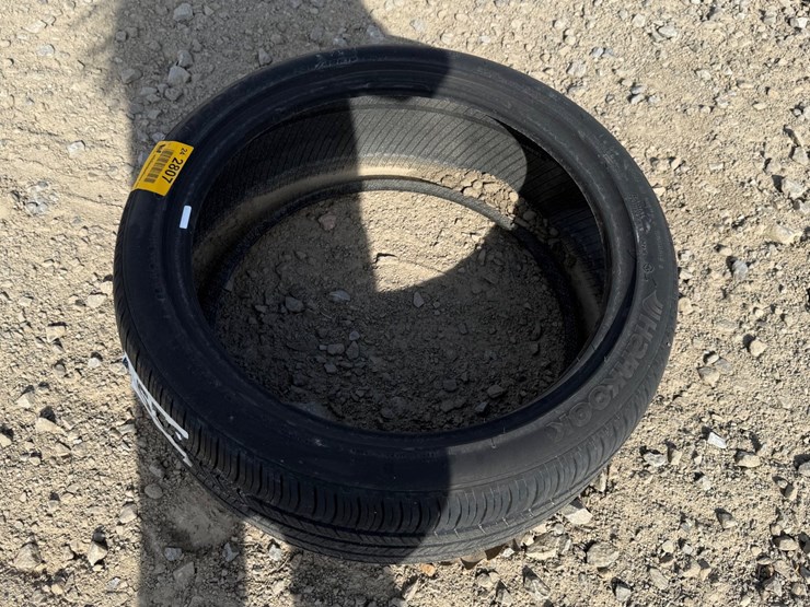 #2807-•-(1)-235/40r19-tire-inv#-2807-image-3