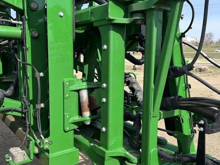 2020-john-deere-r4045-image-65