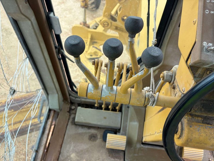 caterpillar-120-image-21