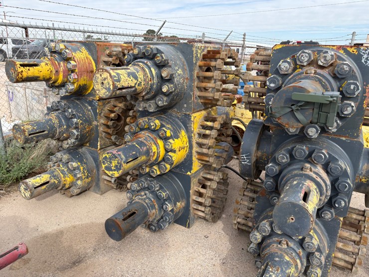 (3x$)-(3)-7-1/16”-15k-hydraulic-frac-valves-image-2