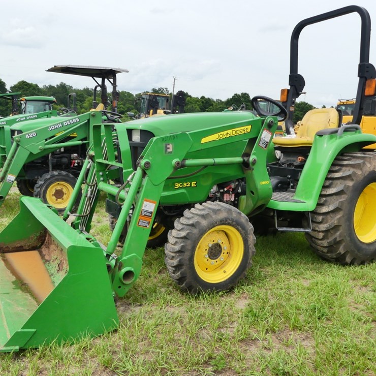 JOHN DEERE 3032E