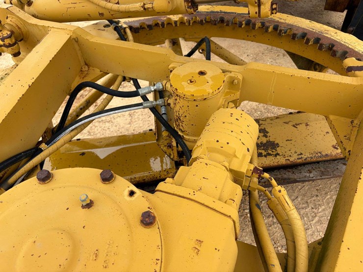 caterpillar-120-image-29