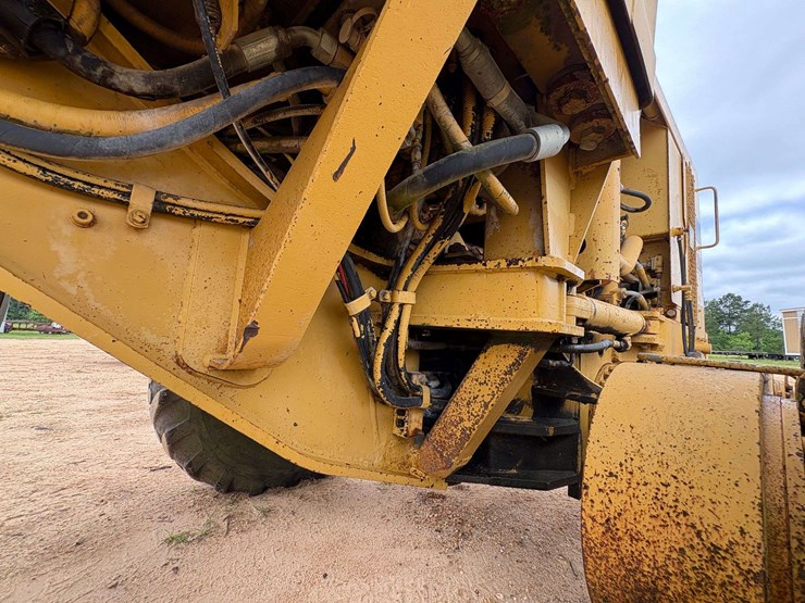 caterpillar-120-image-44