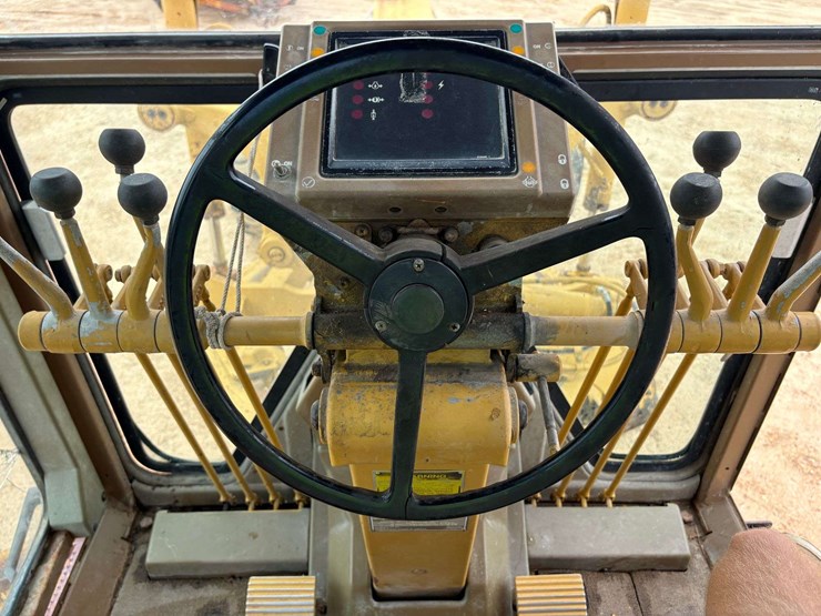 caterpillar-120-image-19