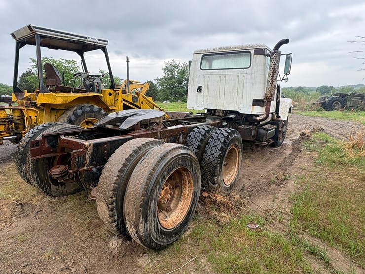 #23987-•-inop-1979-international-f-2554-t/a-single-cab-truck-tractor-cf255jha29827-image-3