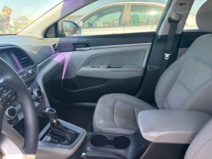 #42717-•-2019-hyundai-elantra-sedan-kmhd84lf4ku743043-inv#-42717-image-25