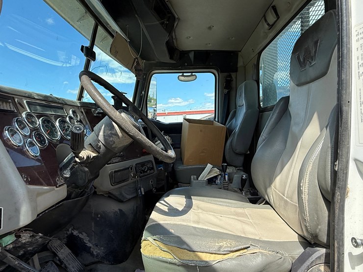 2018-western-star-4700-image-17