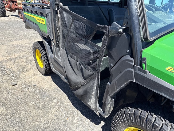 2025-john-deere-gator-image-18
