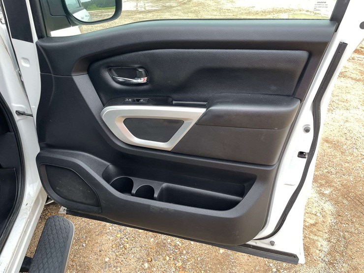 2019-nissan-titan-image-17