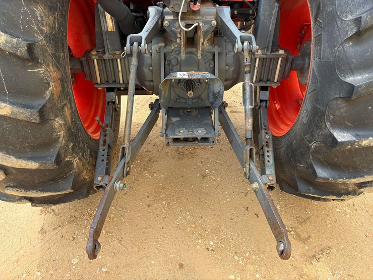 2013-kubota-m7040-image-27