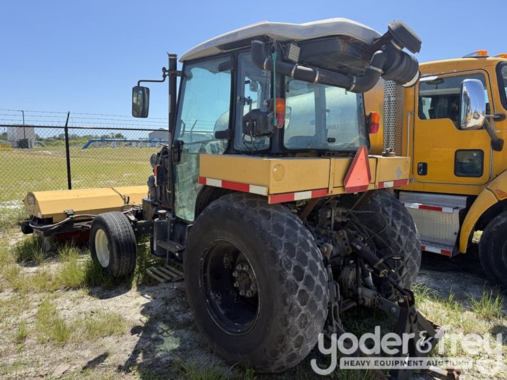 2015-massey-ferguson-4-image-5