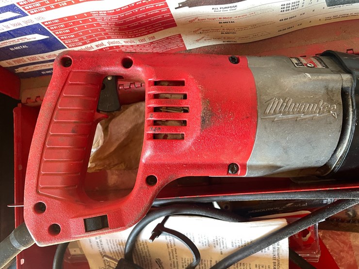 #1837-•-milwaukee-heavy-duty-sawzall-image-12