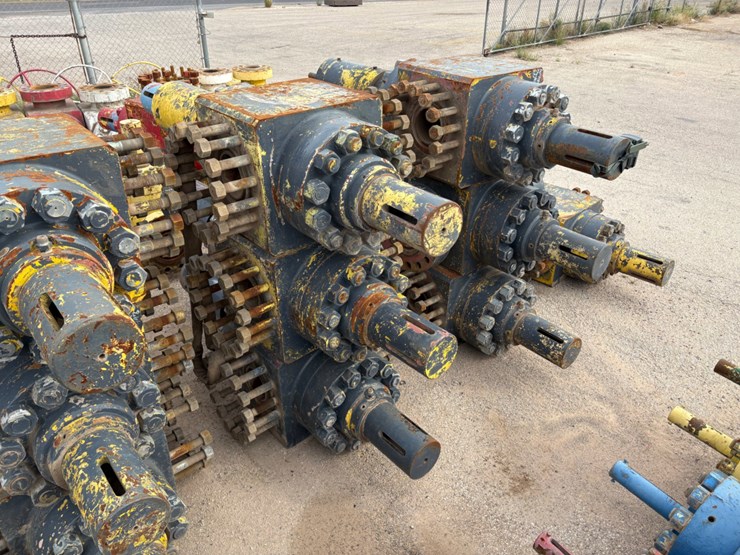 (3x$)-(3)-7-1/16”-15k-hydraulic-frac-valves-image-3