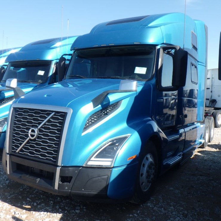 2019 VOLVO VNL860