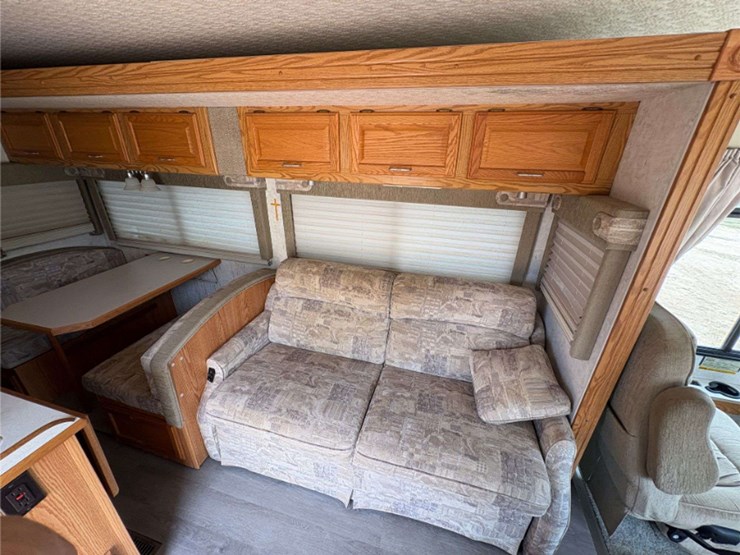 2003-winnebago-"brave"-motor-home-(12,893-miles-showing)-image-21