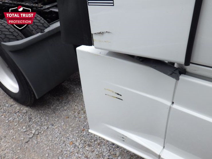 2021-freightliner-cascadia-126-image-8