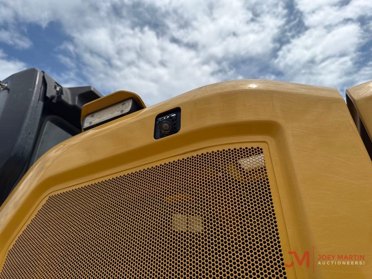2021-caterpillar-325-image-29