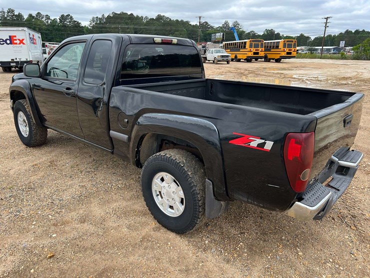 2004-chevrolet-colorado-ls-image-2