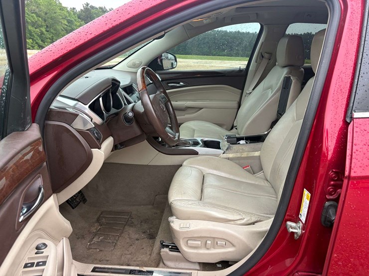 2010-cadillac-srx-image-14