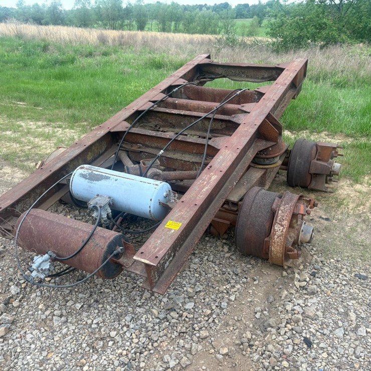 #23992 • T/A Truck Frame Rear End