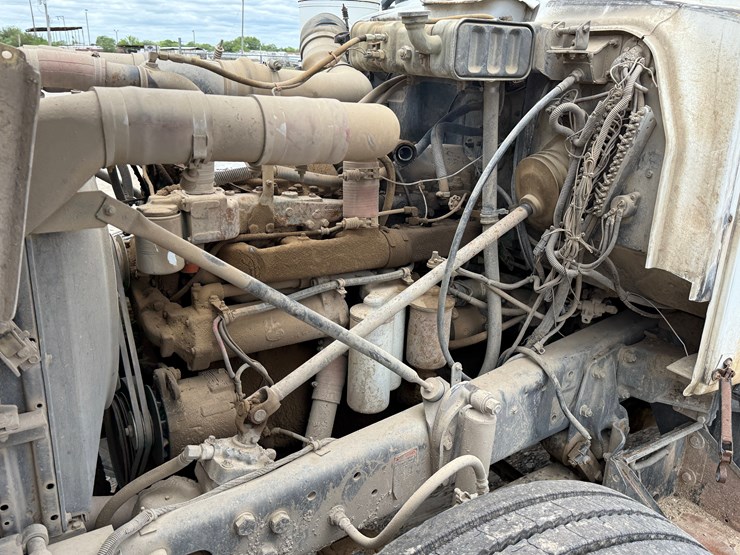 1993-mack-rd690s-image-12