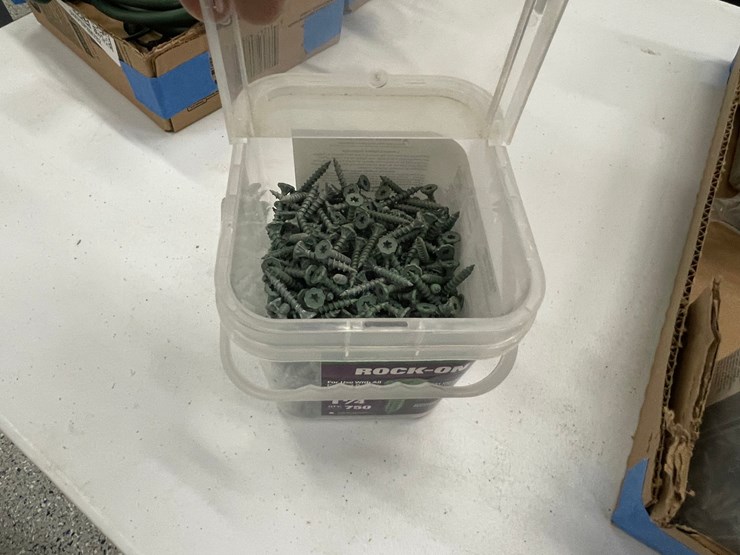 #8599-•-assortment-of-screws-image-9
