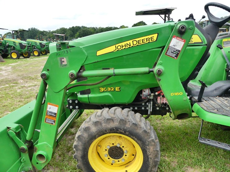john-deere-3032e-image-8