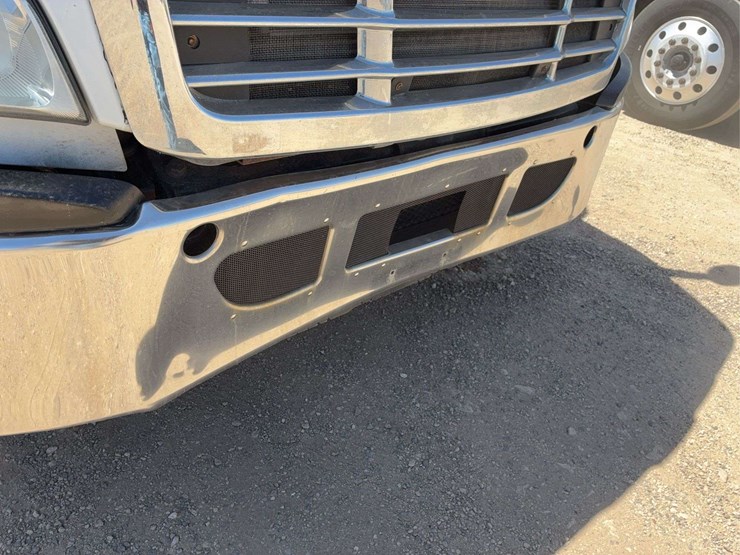 2010-freightliner-cascadia-113-image-8