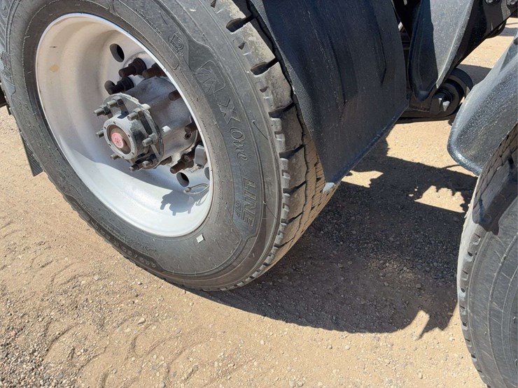 2019-freightliner-cascadia-113-image-52